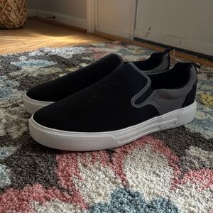 Men's NWT Quiksilver Slip-On Canvas Sneakers